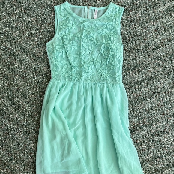 Dress - Picture 1 of 2